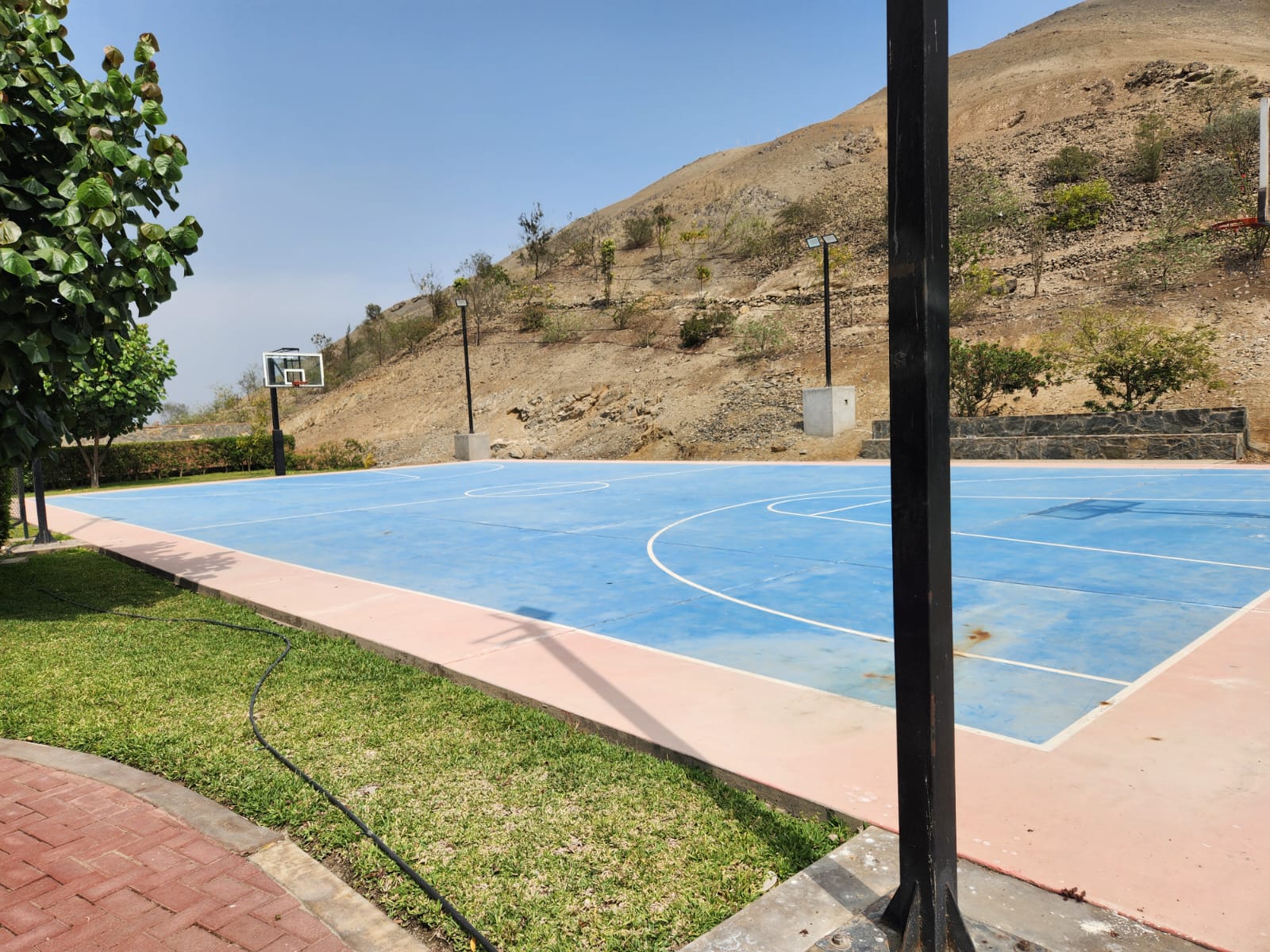 SE VENDE TERRENO DE 1027 M2 DE AREA EN EL LOMAS DE HUENDO EN HUERAL