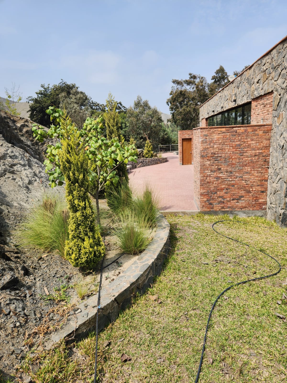 SE VENDE TERRENO DE 1027 M2 DE AREA EN EL LOMAS DE HUENDO EN HUERAL