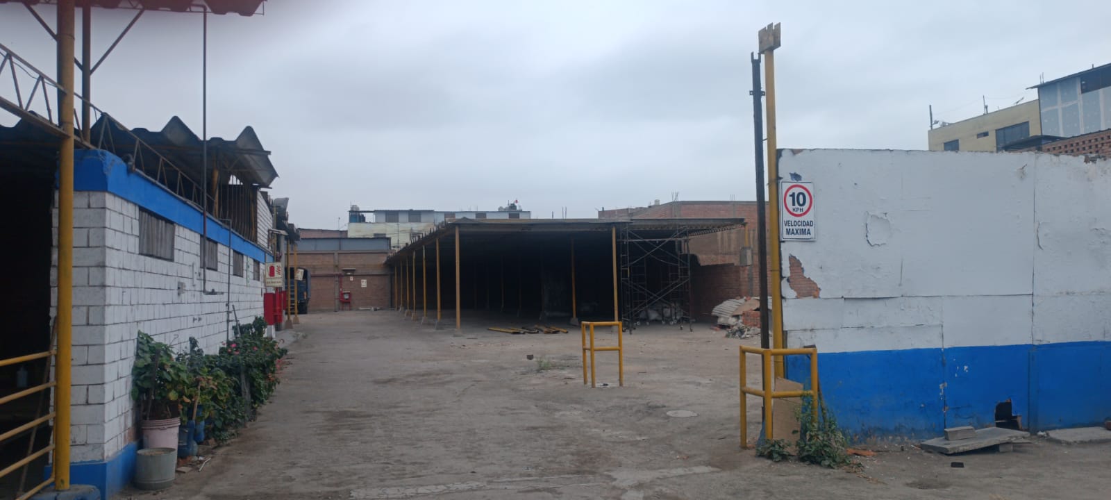 SE VENDE O ALQUILA LOCAL DE AT.12,037m2 EN LA VICTORIA