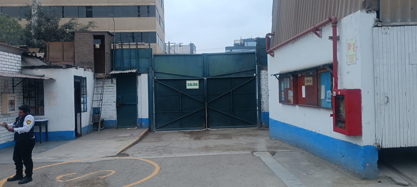 SE VENDE O ALQUILA LOCAL DE AT.12,037m2 EN LA VICTORIA