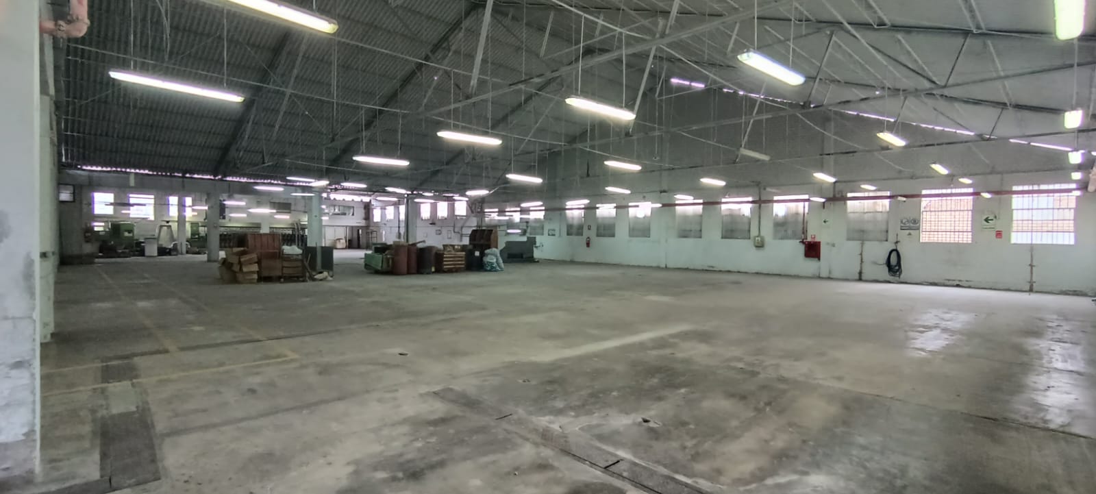 SE VENDE O ALQUILA LOCAL DE AT.12,037m2 EN LA VICTORIA
