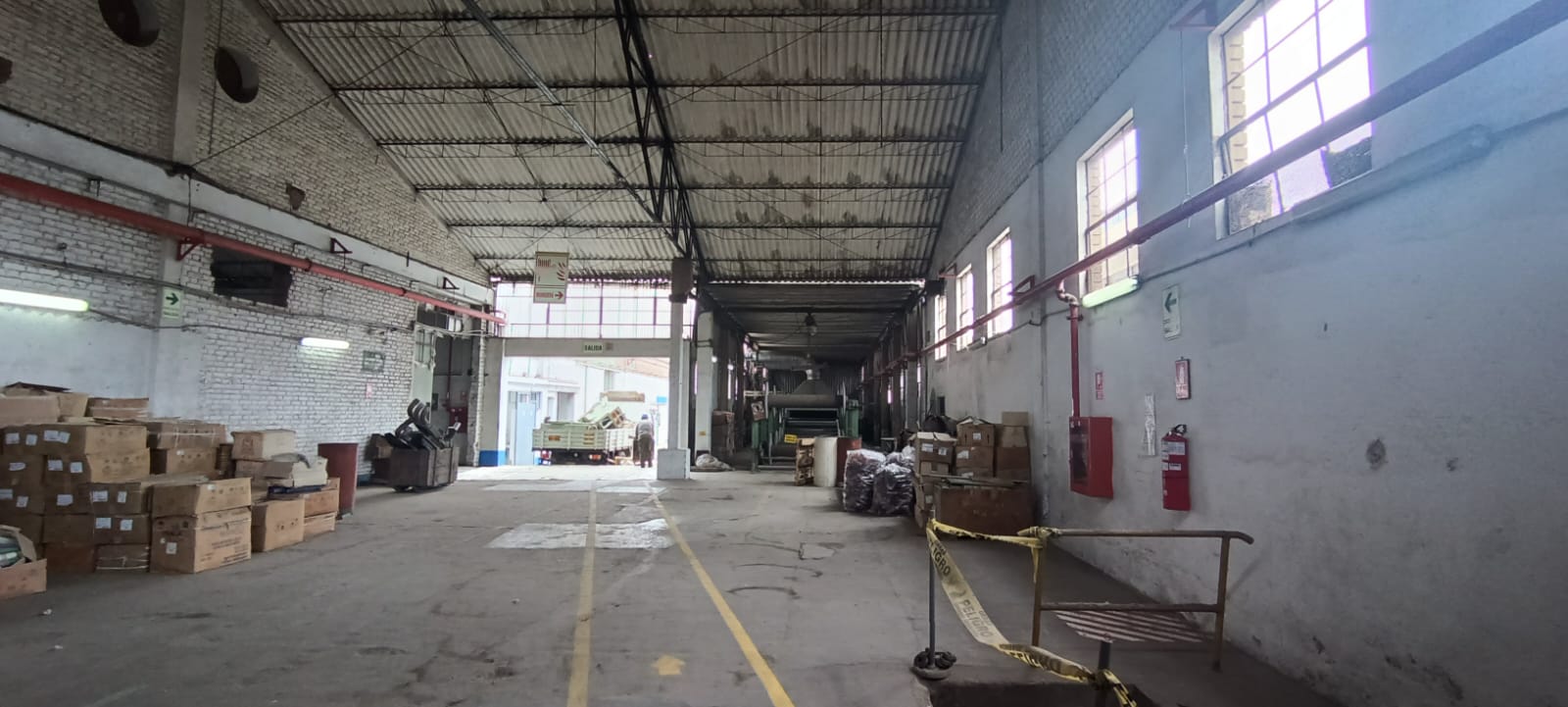 SE VENDE O ALQUILA LOCAL DE AT.12,037m2 EN LA VICTORIA