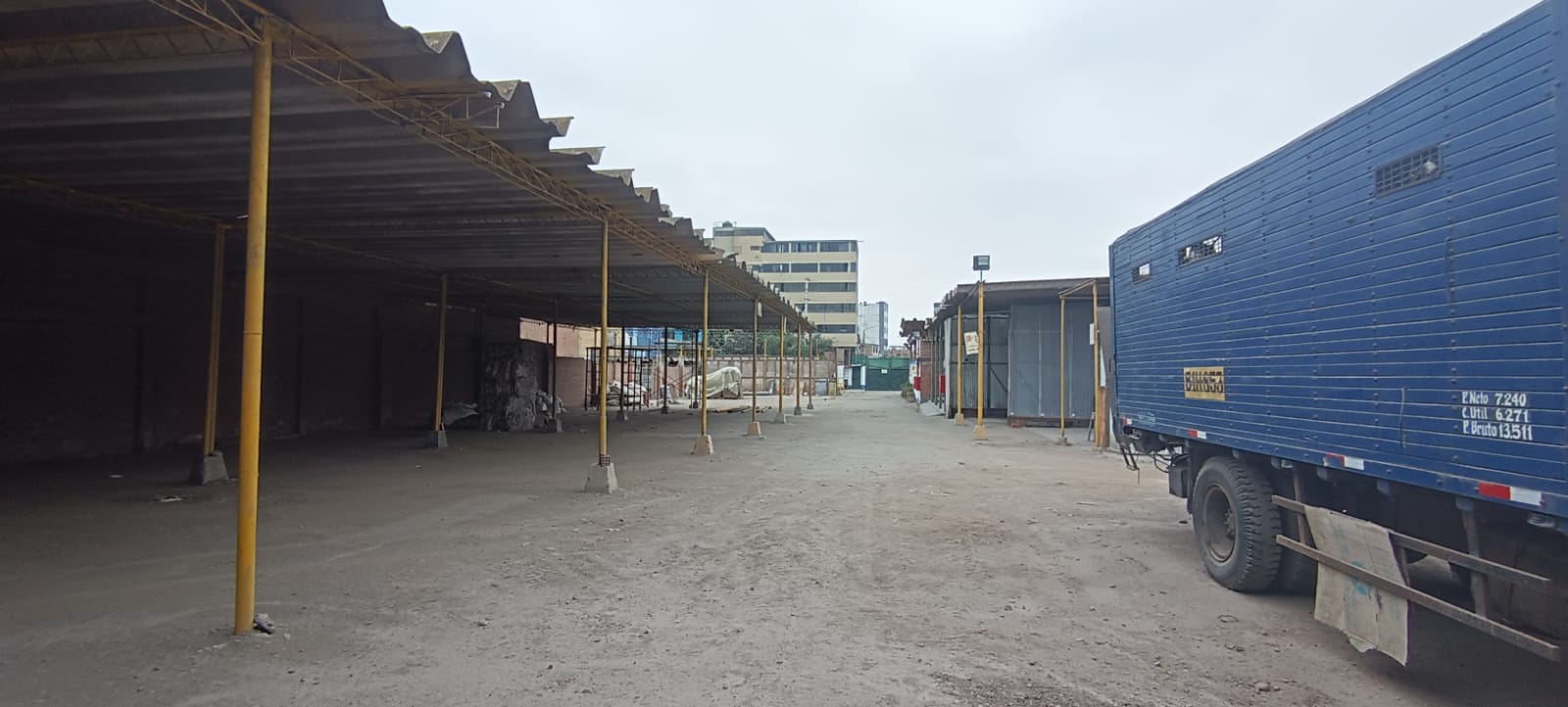 SE VENDE O ALQUILA LOCAL DE AT.12,037m2 EN LA VICTORIA