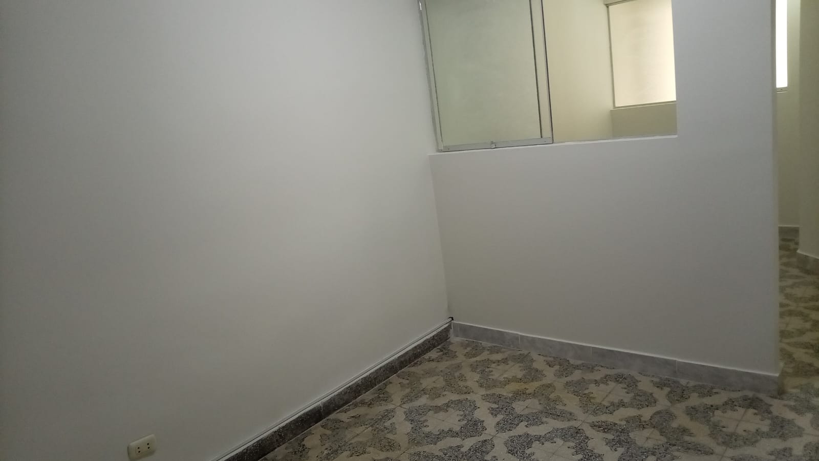 SE ALQUILA DEPARTAMENTO DE 3 DORMITORIOS EN UN PRIMER PISO EN SJL.