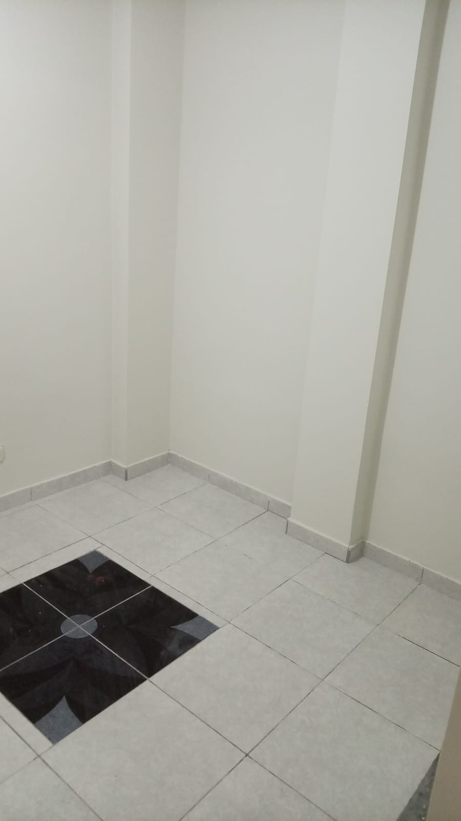 SE ALQUILA DEPARTAMENTO DE 3 DORMITORIOS EN UN PRIMER PISO EN SJL.