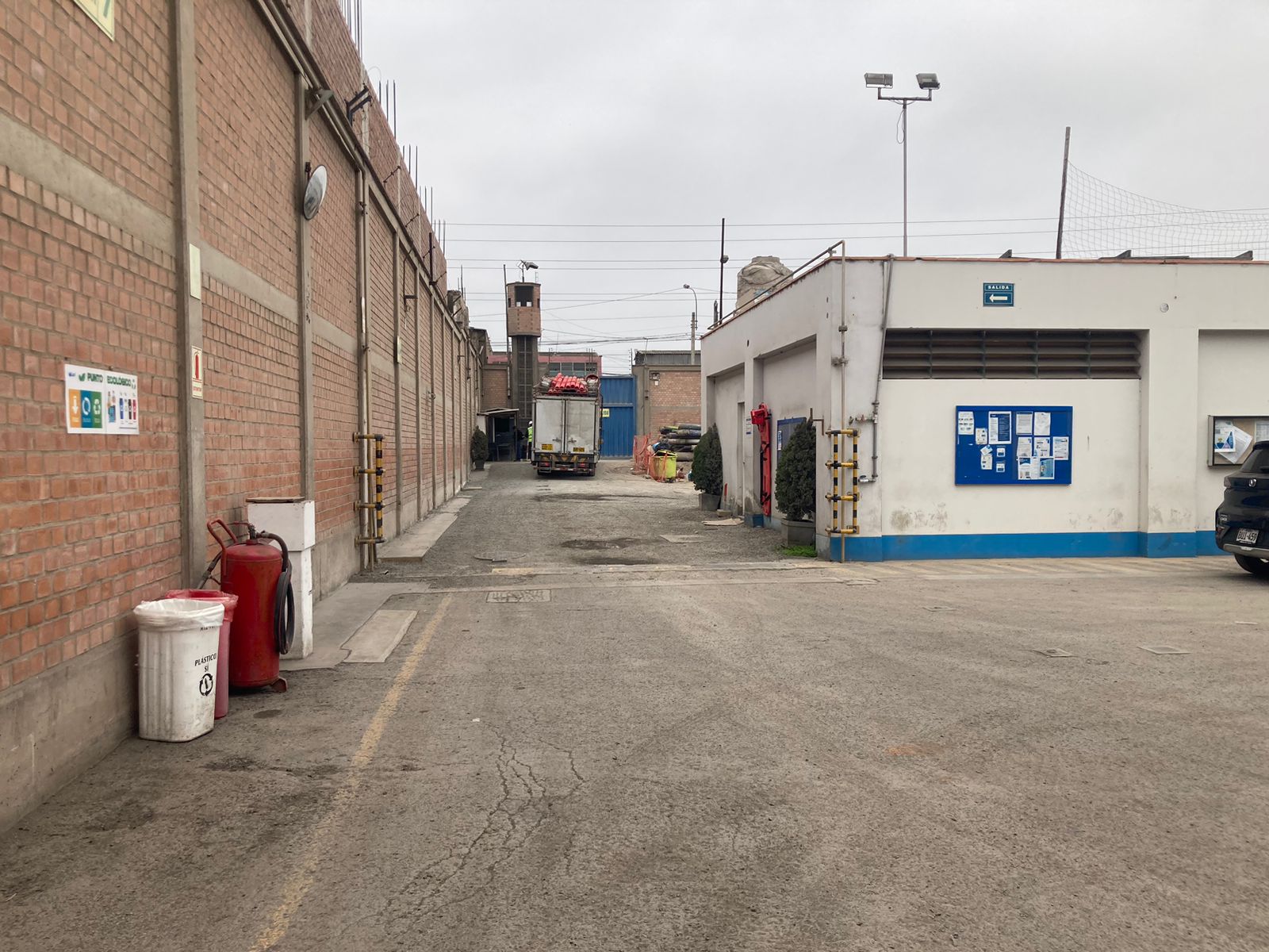 Se vende Inmueble  de AT. 10,000m2 en Cercado de Lima Zonificacion Comercial