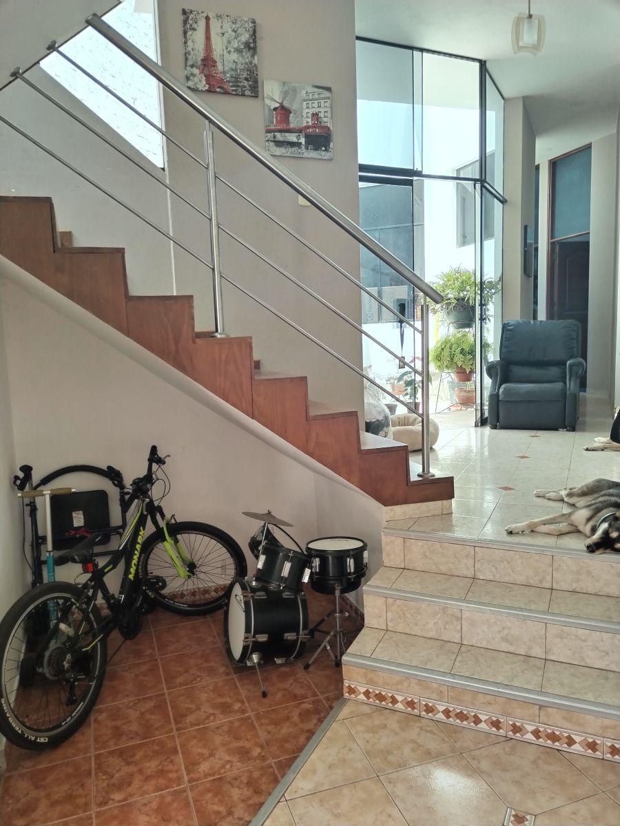 SE VENDE CASA EN LOS CEDRO DE VILLA CHORRILLOS