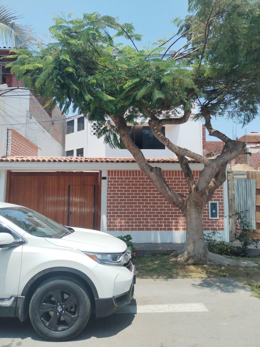 SE VENDE CASA EN LOS CEDRO DE VILLA CHORRILLOS