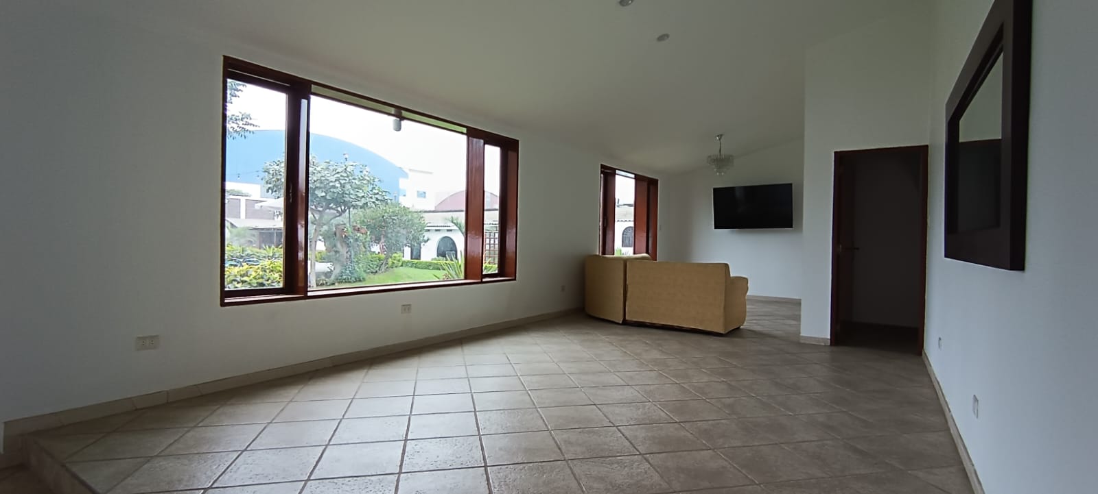 SE VENDE ESPECTACULAR RESIDENCIA DE 2520m2 EN HUACHIPA, URB. SANTA MARIA DE HUACHIPA