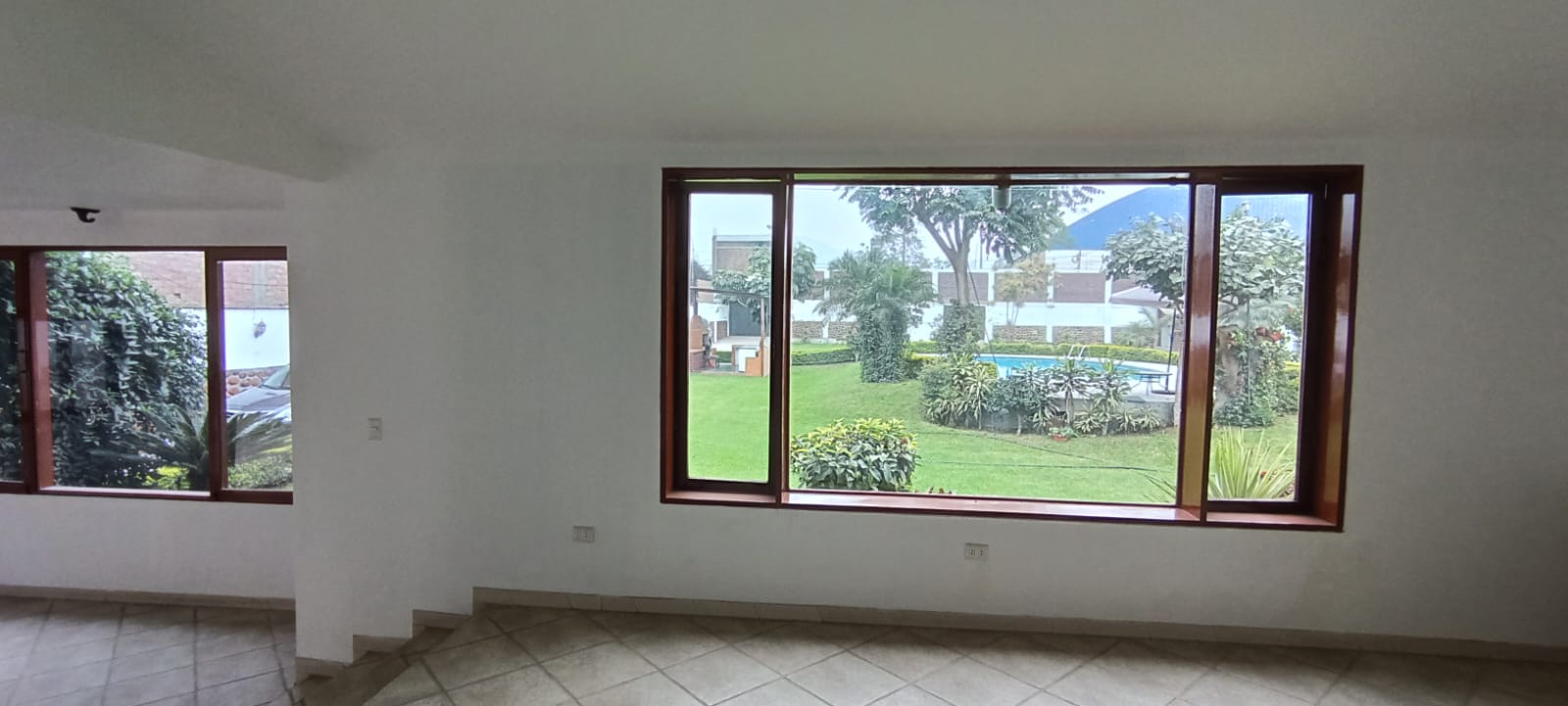 SE VENDE ESPECTACULAR RESIDENCIA DE 2520m2 EN HUACHIPA, URB. SANTA MARIA DE HUACHIPA