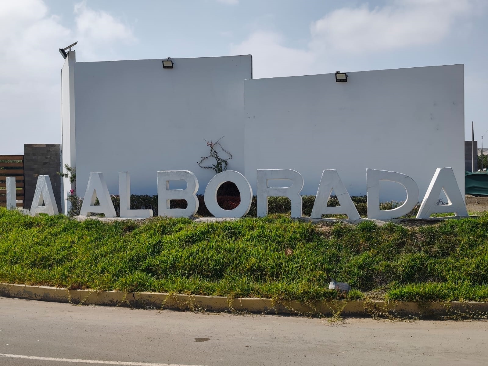 VENTA DE TERRENO EN EL CONDOMINIO (La Alborada de Asia)