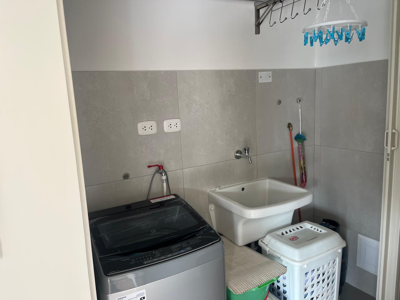 VENDO DEPARTAMENTO FRENTE A PARQUE EN LOS ROSALES SURCO