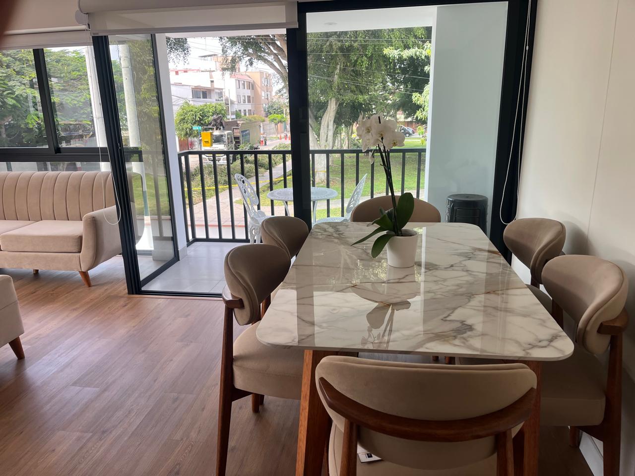 VENDO DEPARTAMENTO FRENTE A PARQUE EN LOS ROSALES SURCO