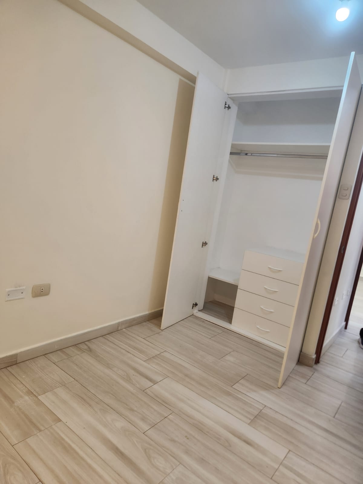SE VENDE DEPARTAMENTO DE ESTRENO