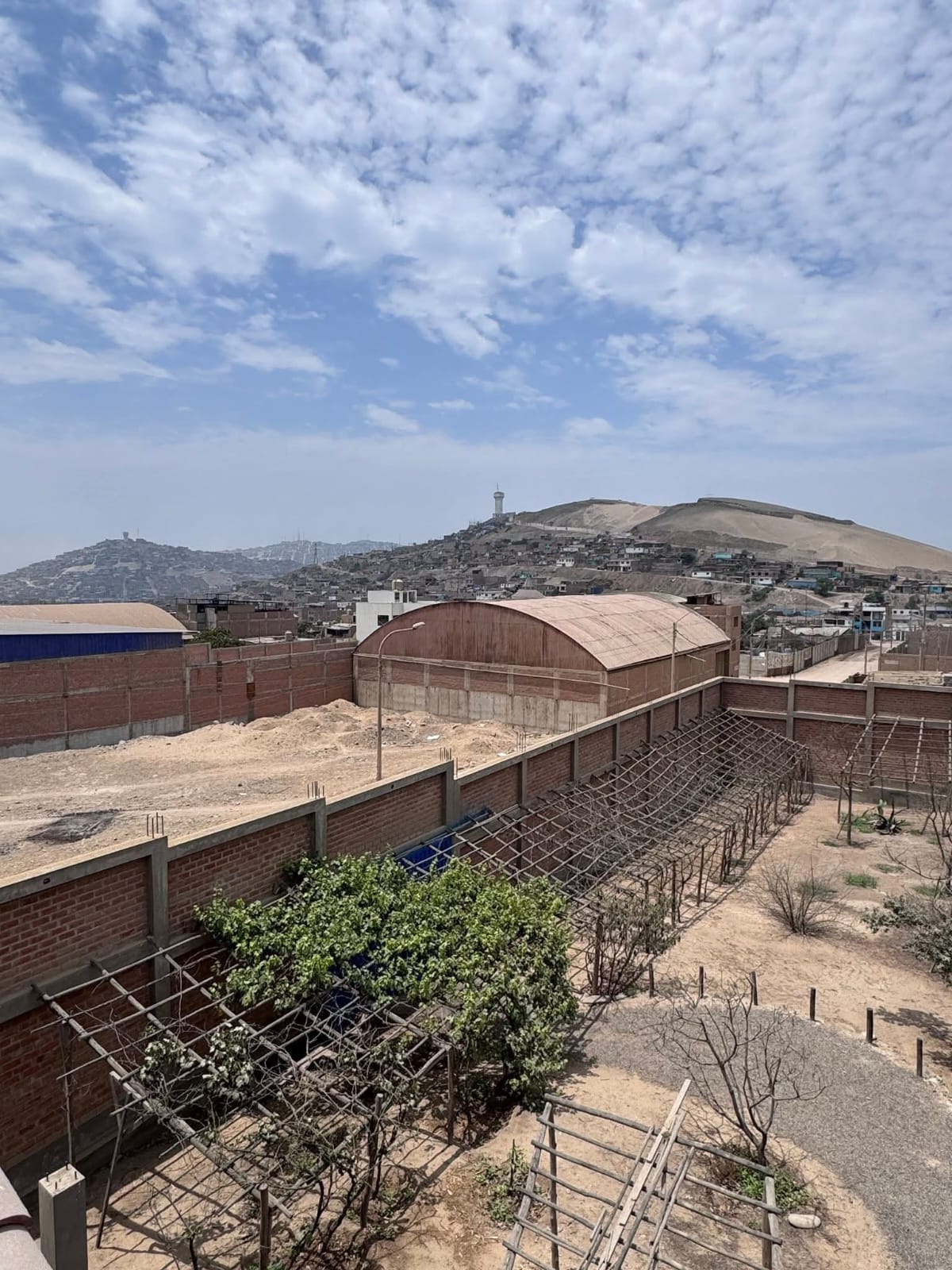 VENDO LOCAL INDUSTRIAL EN PUENTE PIEDRA LIMA