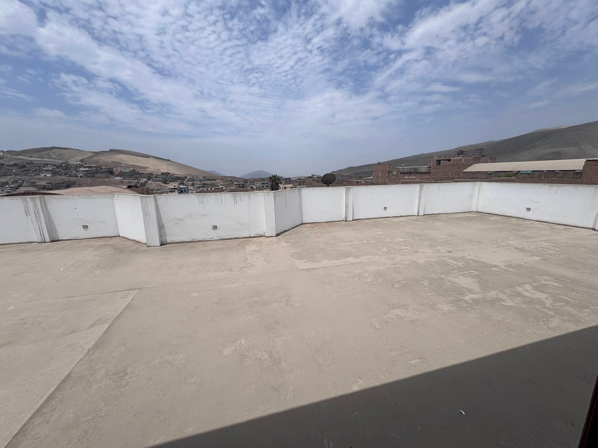 VENDO LOCAL INDUSTRIAL EN PUENTE PIEDRA LIMA