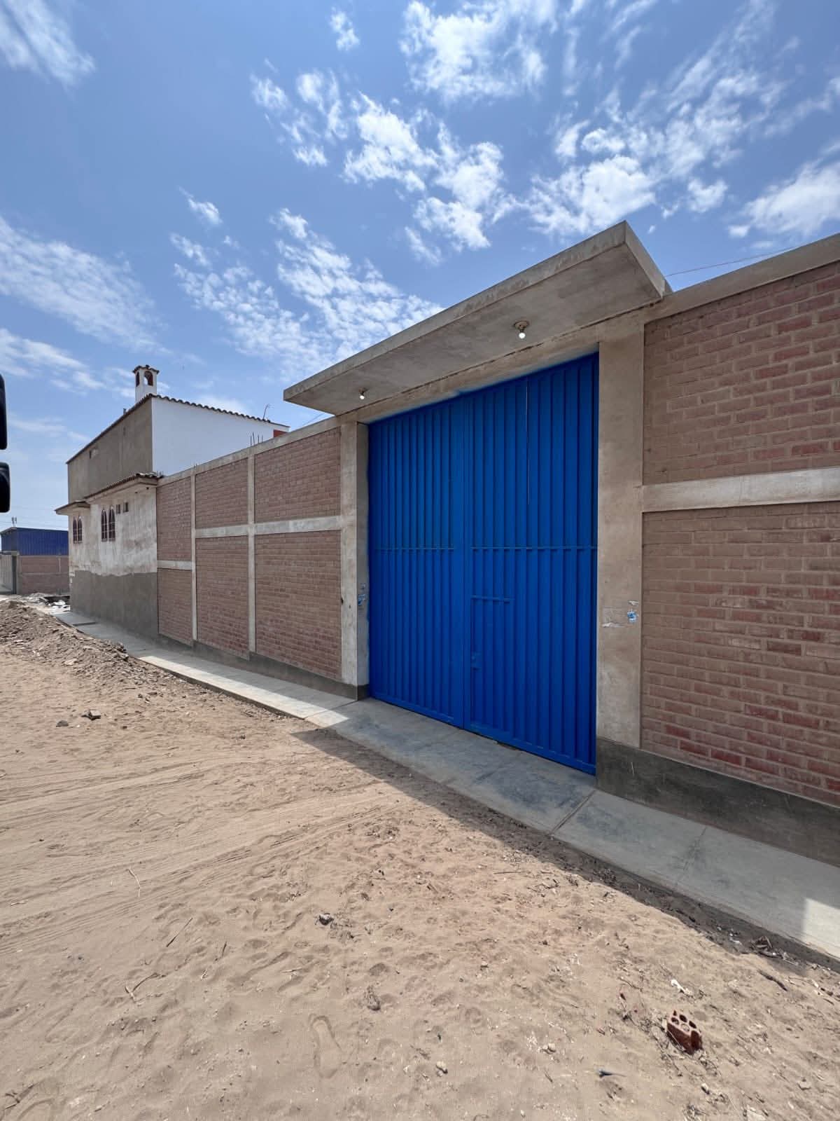 VENDO LOCAL INDUSTRIAL EN PUENTE PIEDRA LIMA