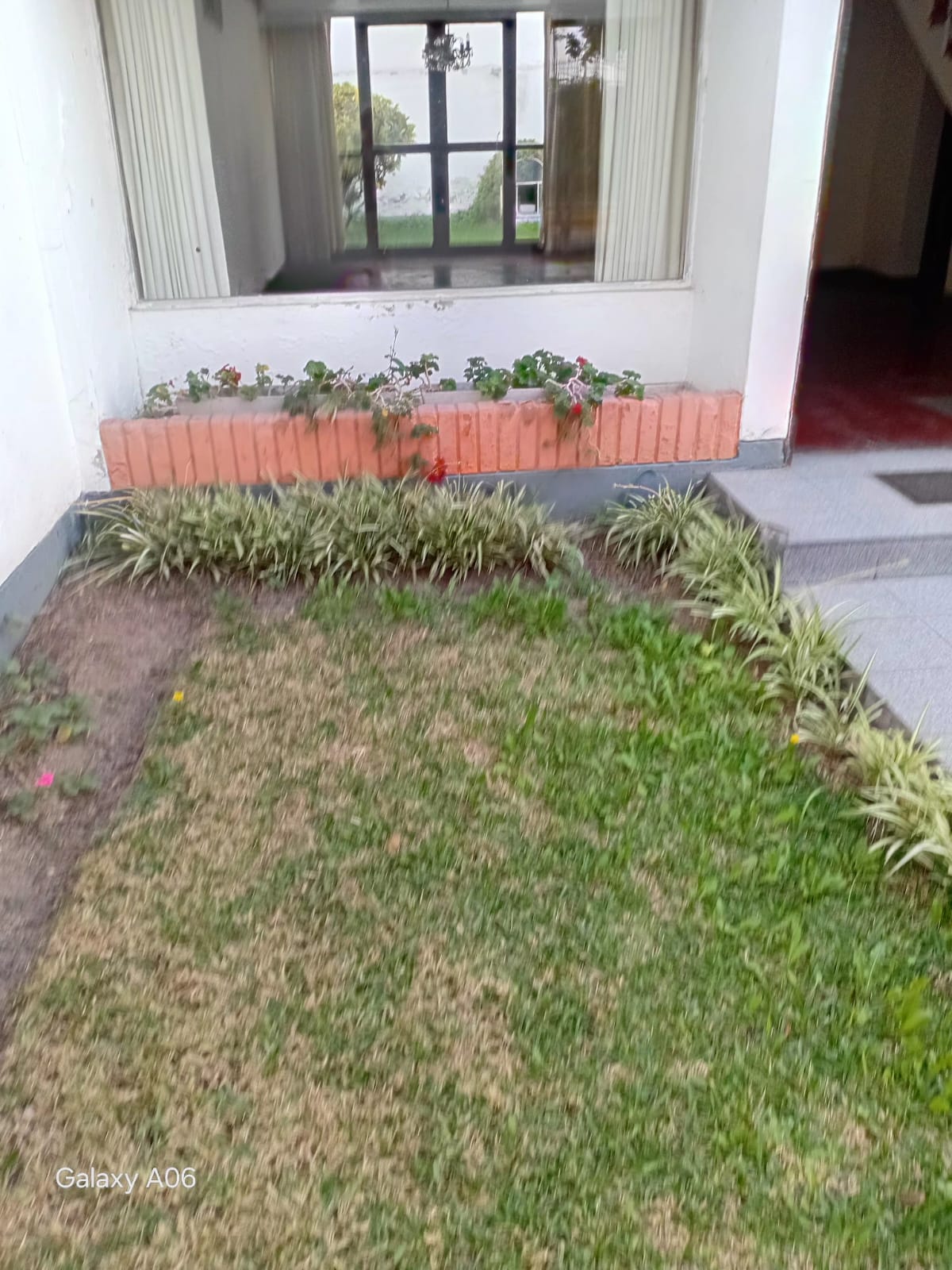 Vendo casa frente a parque en urbanización Higuereta Surco