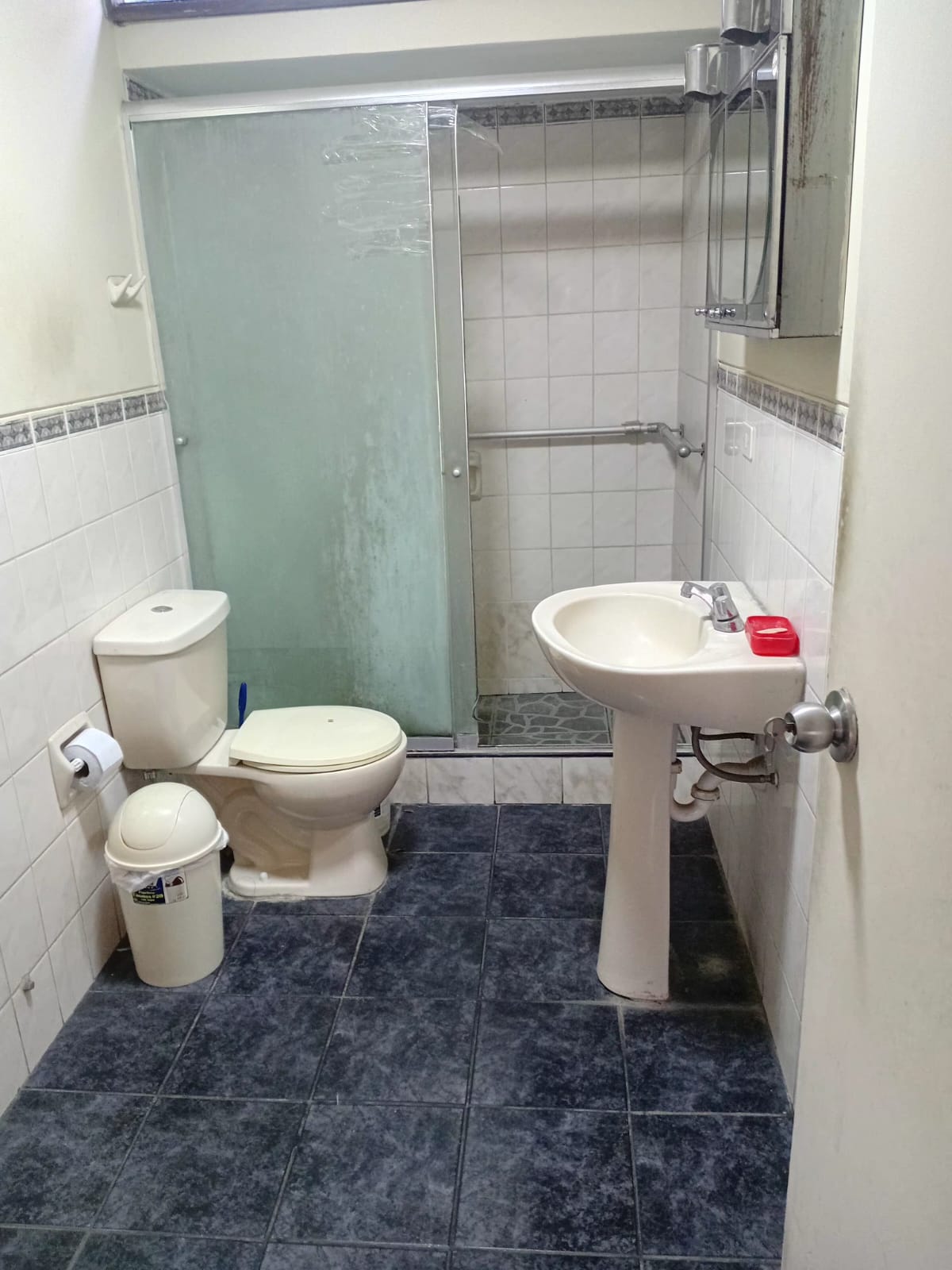 Vendo casa frente a parque en urbanización Higuereta Surco