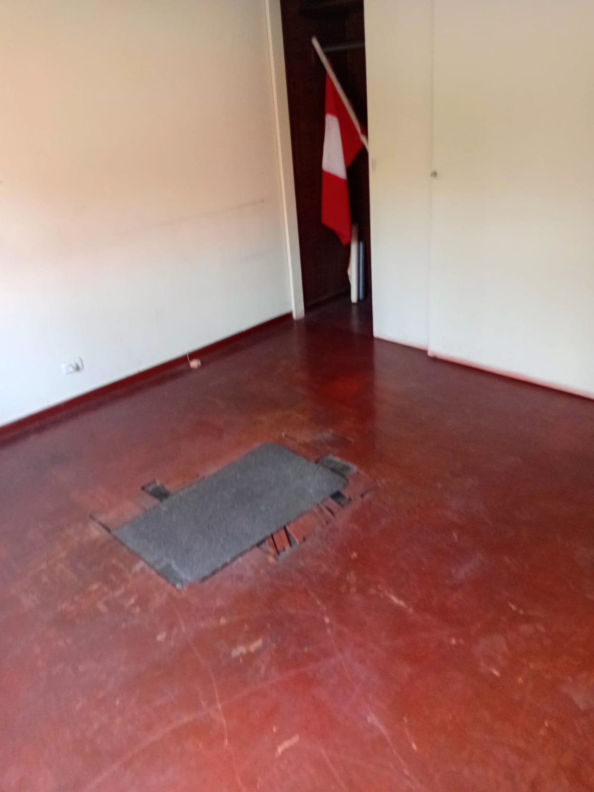 Vendo casa frente a parque en urbanización Higuereta Surco