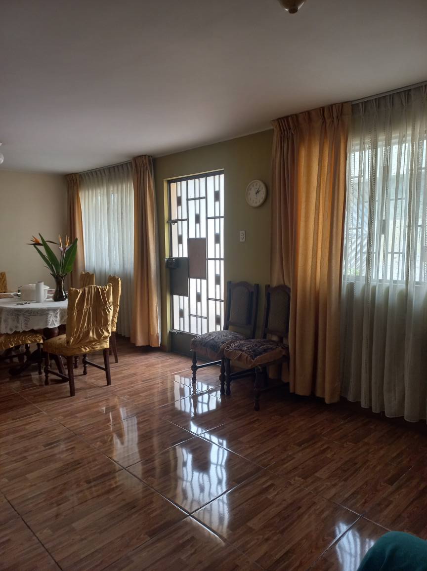 ¡Excelente Ubicación!  VENTA DE CASA CON VISTA A PARQUE  Y DOS FRENTES